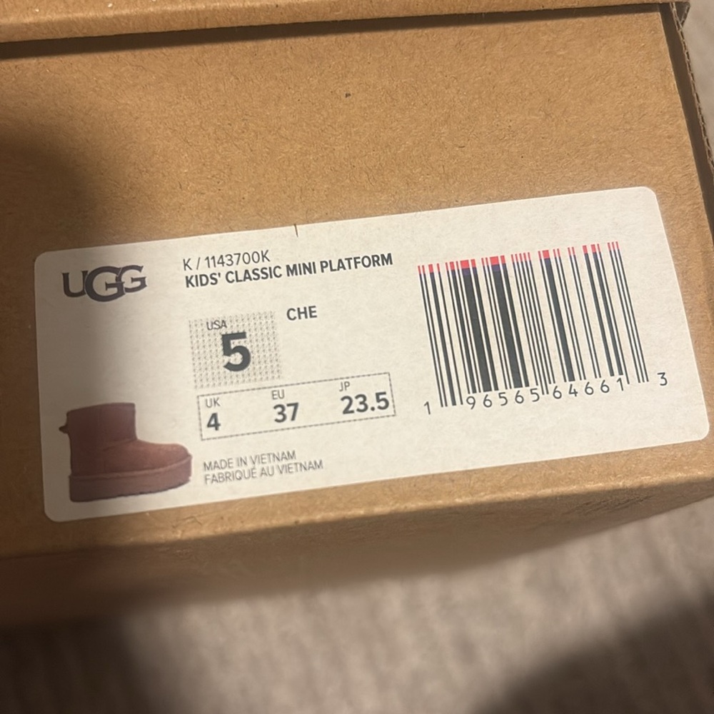 Ugg boots - kids classic mini platform size 5 - Picture 11 of 11